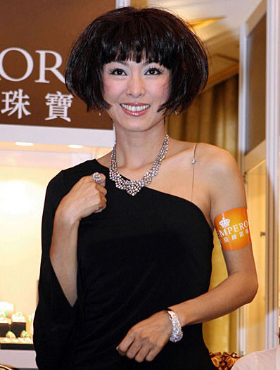 成龙出道至今绯闻女友大盘点