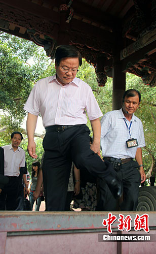 图：蔡武参观台南孔庙