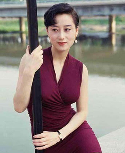 看嫁豪门女星如何疯狂求子