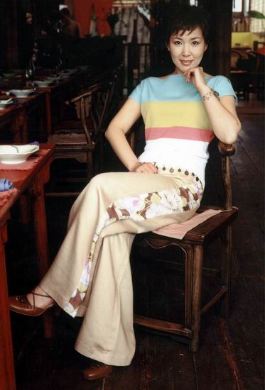 才情胜美貌 盘点五大“玉女变才女”