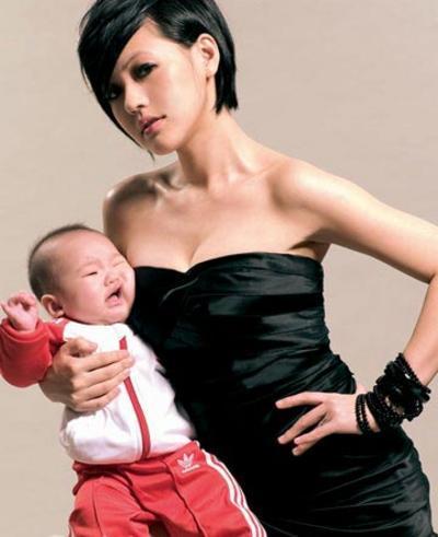 曝明星辣妈独家育儿经 小S教育女儿靠吓唬(组图)