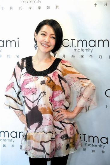 曝明星辣妈独家育儿经 小S教育女儿靠吓唬(组图)