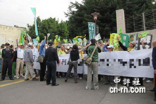 陈水扁被囚车送往台北监狱服刑