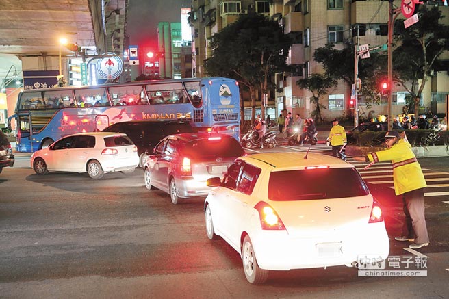 台媒:纾解交通拥堵 台北市或涨停车费 以价制量