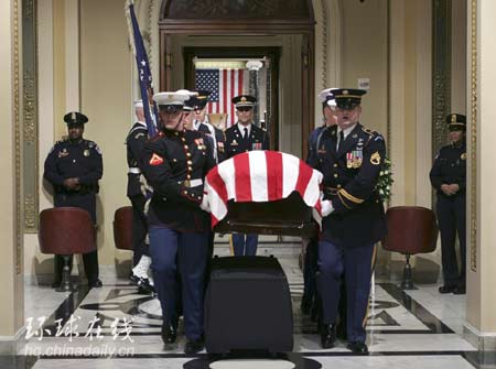 福特遗体抵达华盛顿 1月2日股市休市