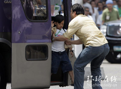 图:菲幼儿园负责人劫持34名儿童和教师
