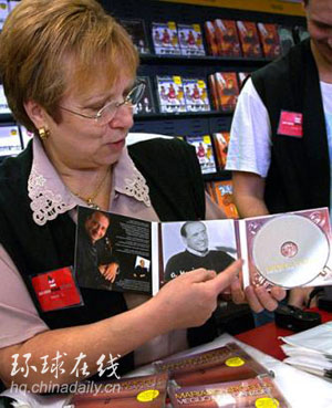 贝氏情歌唱与谁听？(图)