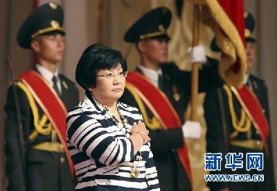 奥通巴耶娃表示议会制是吉尔吉斯斯坦的慎重选