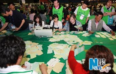 韩国地方选举执政党大败 李明博遭遇严重挑战