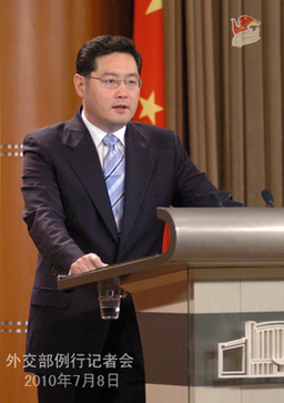 中方反对外国军用舰机到中国近海活动