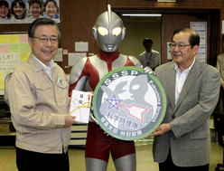 动漫明星奥特曼访问福岛县并 捐款 二千万日元