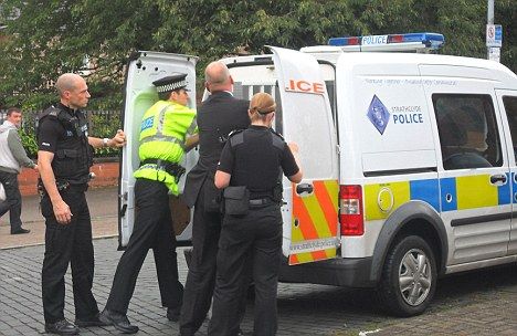 英副首相脸部遭泼蓝色油漆 涉案男子被捕(图)