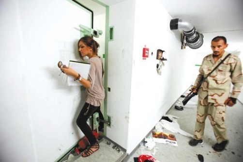 卡扎菲第4子地堡曝光 布满监视器如007电影