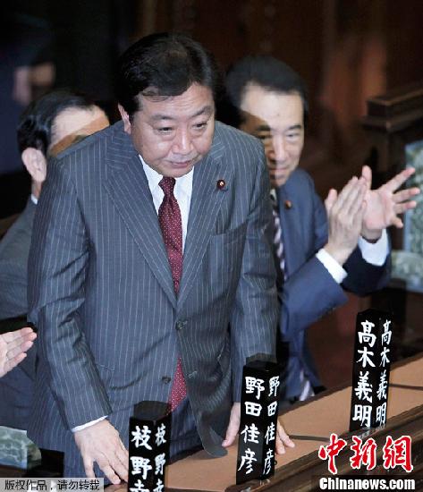 日本新首相从头开始 光顾低价理发店显平民作风