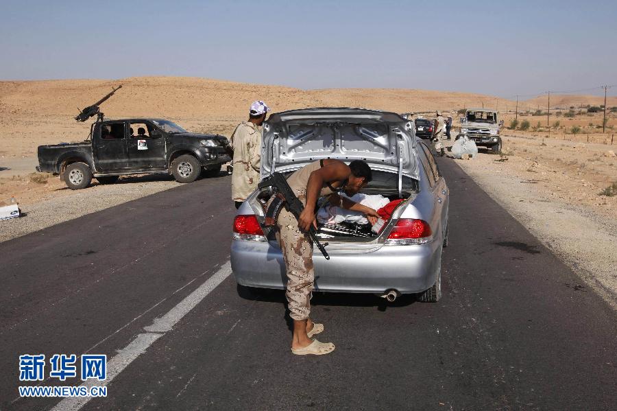 利比亚执政当局在卡扎菲老家进攻因人体盾牌受阻