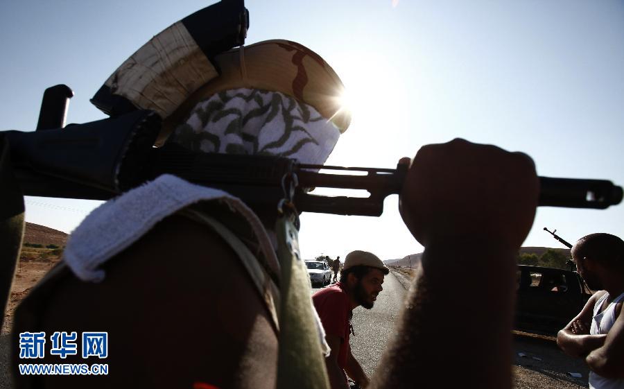 利比亚执政当局在卡扎菲老家进攻因人体盾牌受阻