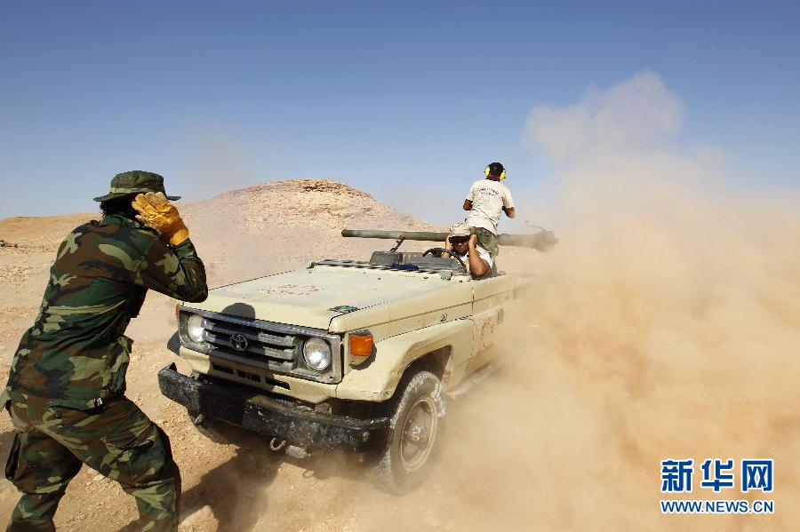 利比亚执政当局在卡扎菲老家进攻因人体盾牌受阻