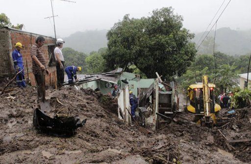 中美洲因暴雨泥石流灾害已致70人死亡