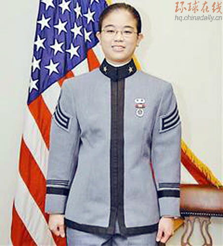 西点军校状元是华裔女生 布什亲颁毕业证