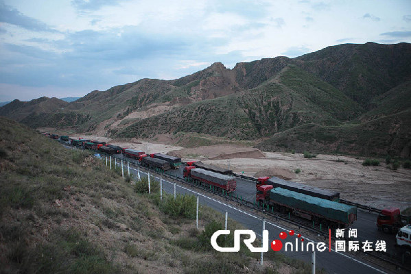 媒体关注中国“超级大堵车” 解读背后深层次原因