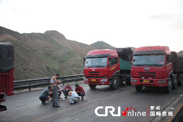 媒体关注中国“超级大堵车” 解读背后深层次原因