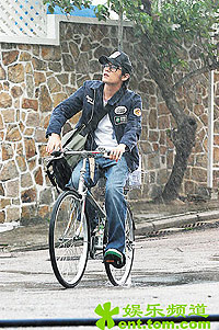 周杰伦潘玮柏南京机场现形 自封为江南四大才子