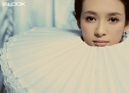 艳丽妆容 淡淡女人味