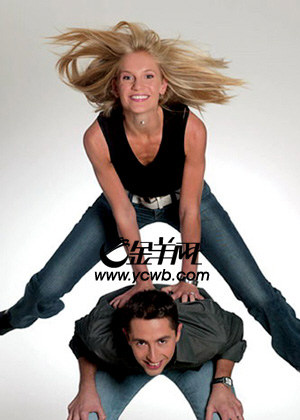 女白领:踩着男人肩膀上?