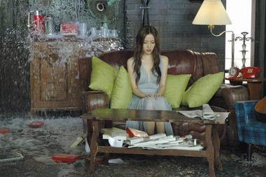 必需被绑在椅子上