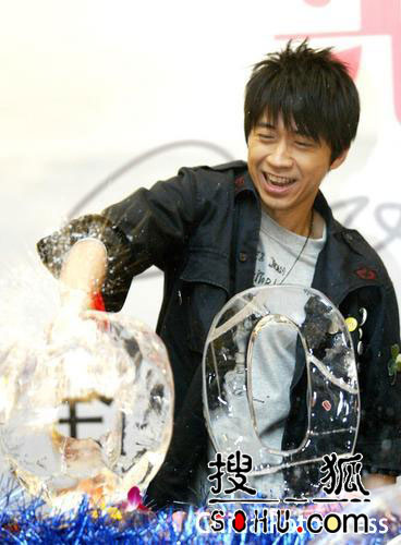 光良庆功《约定》破百万