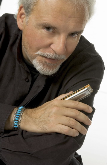 蓝调口琴大师吹响中山音乐堂