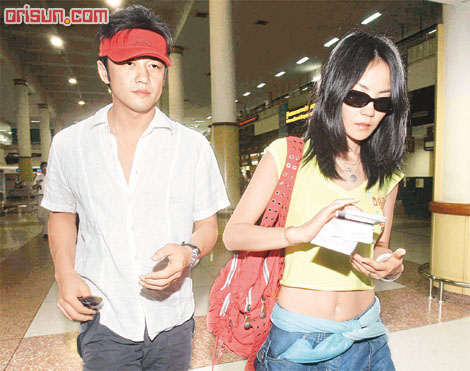 王菲一手包办家务 童童主动叫李亚鹏爸爸(图)