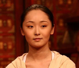 导演张艺谋,主演刘烨,倪大宏,陈瑾,秦俊杰,李曼全部亮相,发秦俊杰肌肉