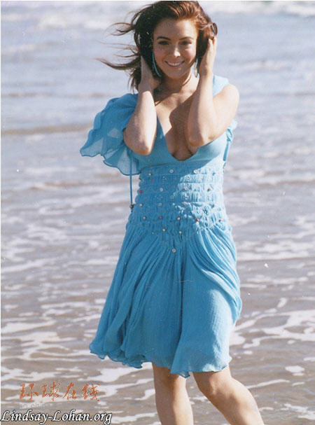 好莱坞“小公主”林赛•罗翰浪漫海滩写真