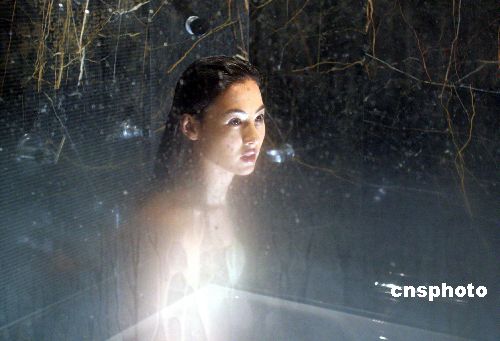 张柏芝割脉裸浴一刀未剪(图)