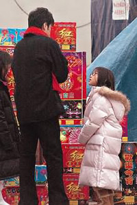 王菲在美休养生息 李亚鹏留守当爹又当妈