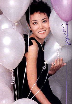 王菲携“菲女”赴美整容?(图)
