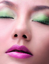 美女都有几把刷子(组图)