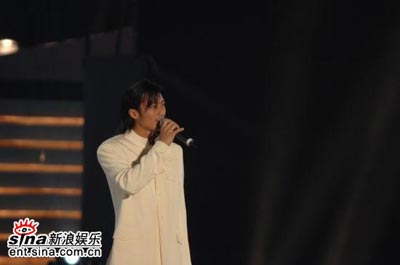 中秋晚会彩排图片曝光 侯佩岑谢霆锋到场(图)