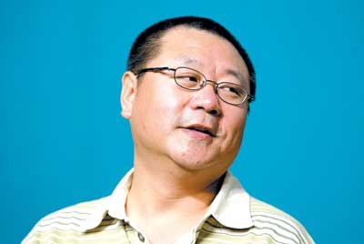 范伟胸椎骨折可能致残 昨日已送回北京接受治疗