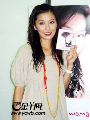 周丽淇回避郑嘉颖绯闻 表示只唱歌不谈情