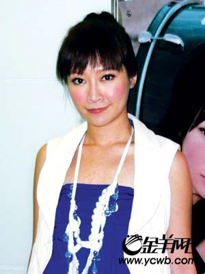 周丽淇回避郑嘉颖绯闻 表示只唱歌不谈情