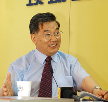 图为李金华谈审计制度背后的源动力(中国政府网 陈竞超 摄)