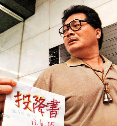 巴士阿叔粗言骂年轻人 网络热播港人热谈
