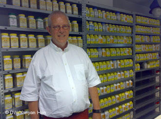 德中药店联合会奠基人李培克：我的中药遍布全德