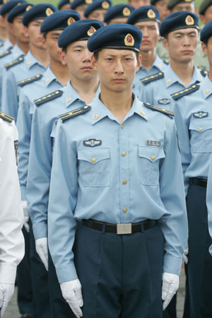 解放军启动史上最大规模三军换装
