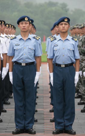 解放军启动史上最大规模三军换装