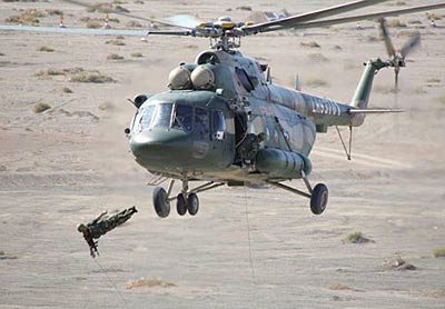 和平使命联合军演中方首批陆航战斗群启程