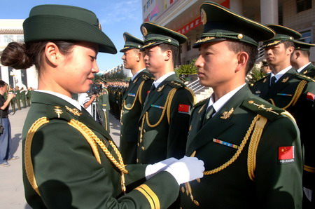 中国武警部队换新装