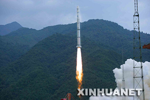 10月24日18时05分,搭载着我国首颗探月卫星嫦娥一号的长征三号甲运载火箭在西昌卫星发射中心三号塔架点火发射。